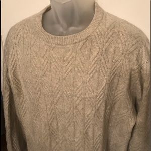 M-Lg 💯% Cashmere sweater in excellent condition.
